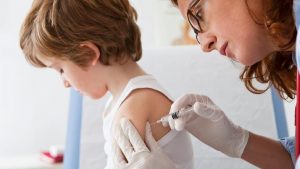 S podpisi za ukinitev obveznega cepljenja danes v parlament