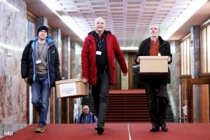 Stranka Za zdravo družbo s 5000 podpisi v DZ vložila novelo za ukinitev obveznega cepljenja